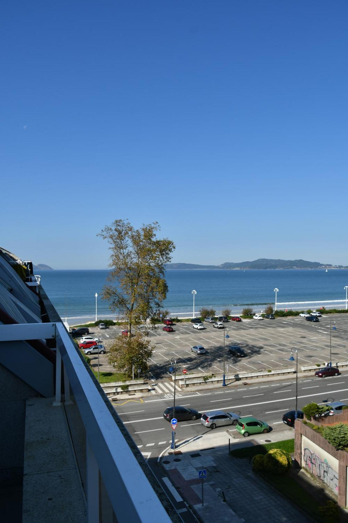 Primera Linea De Playa Samil Costa Con Garaje Incluido Vigo Esterno foto