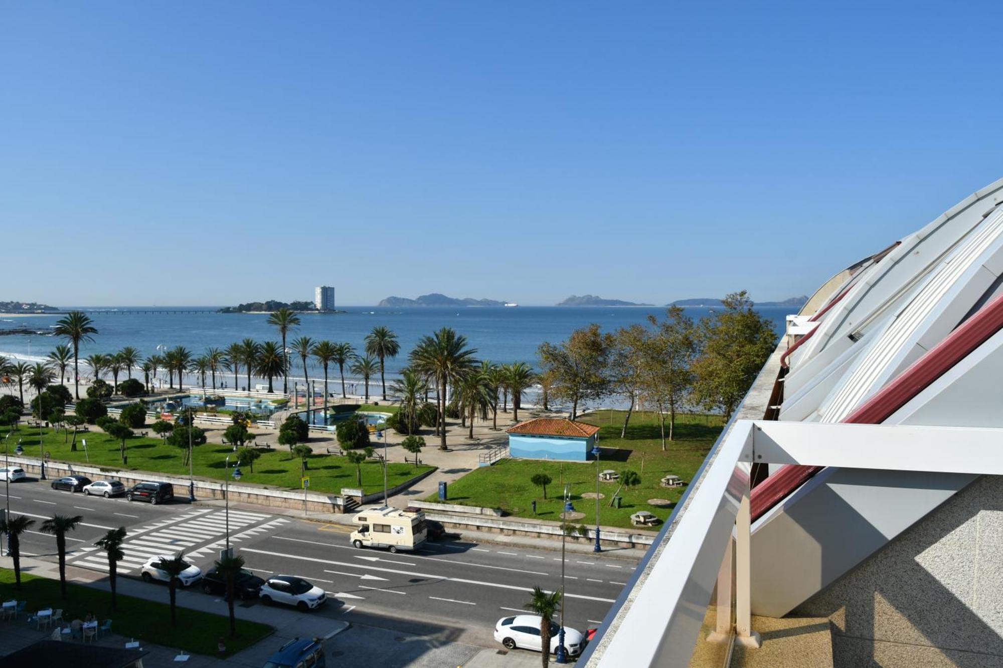 Primera Linea De Playa Samil Costa Con Garaje Incluido Vigo Esterno foto