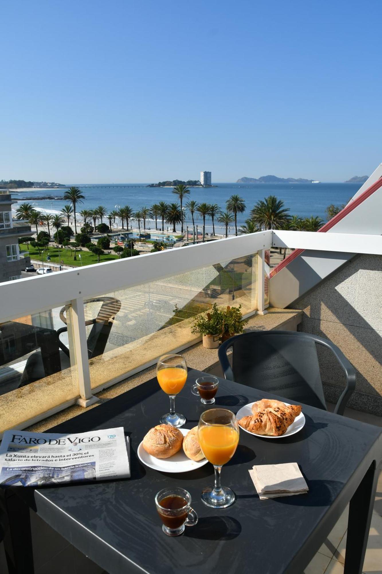 Primera Linea De Playa Samil Costa Con Garaje Incluido Vigo Esterno foto