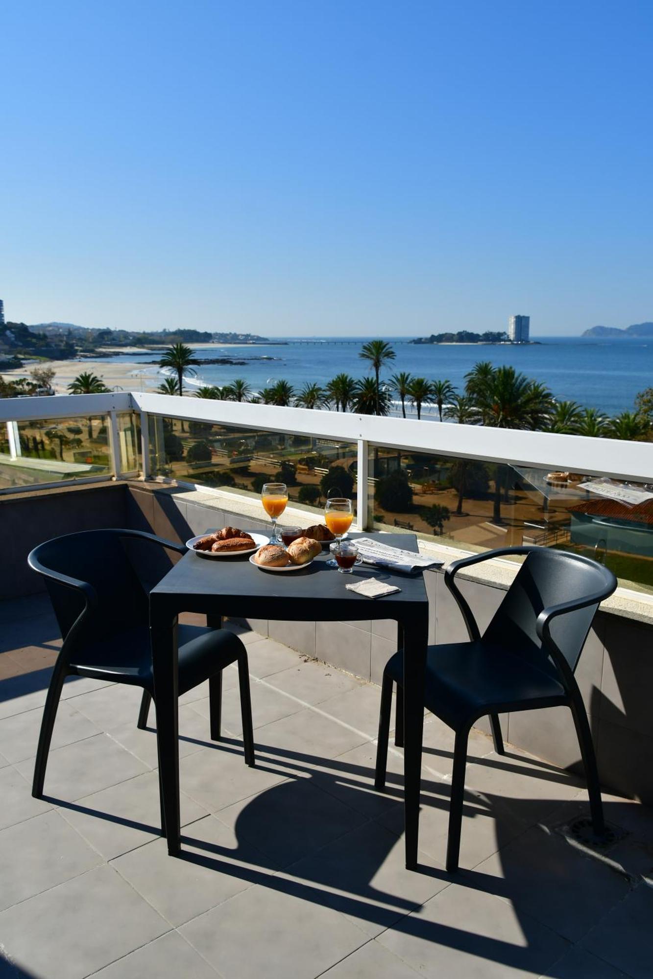 Primera Linea De Playa Samil Costa Con Garaje Incluido Vigo Esterno foto